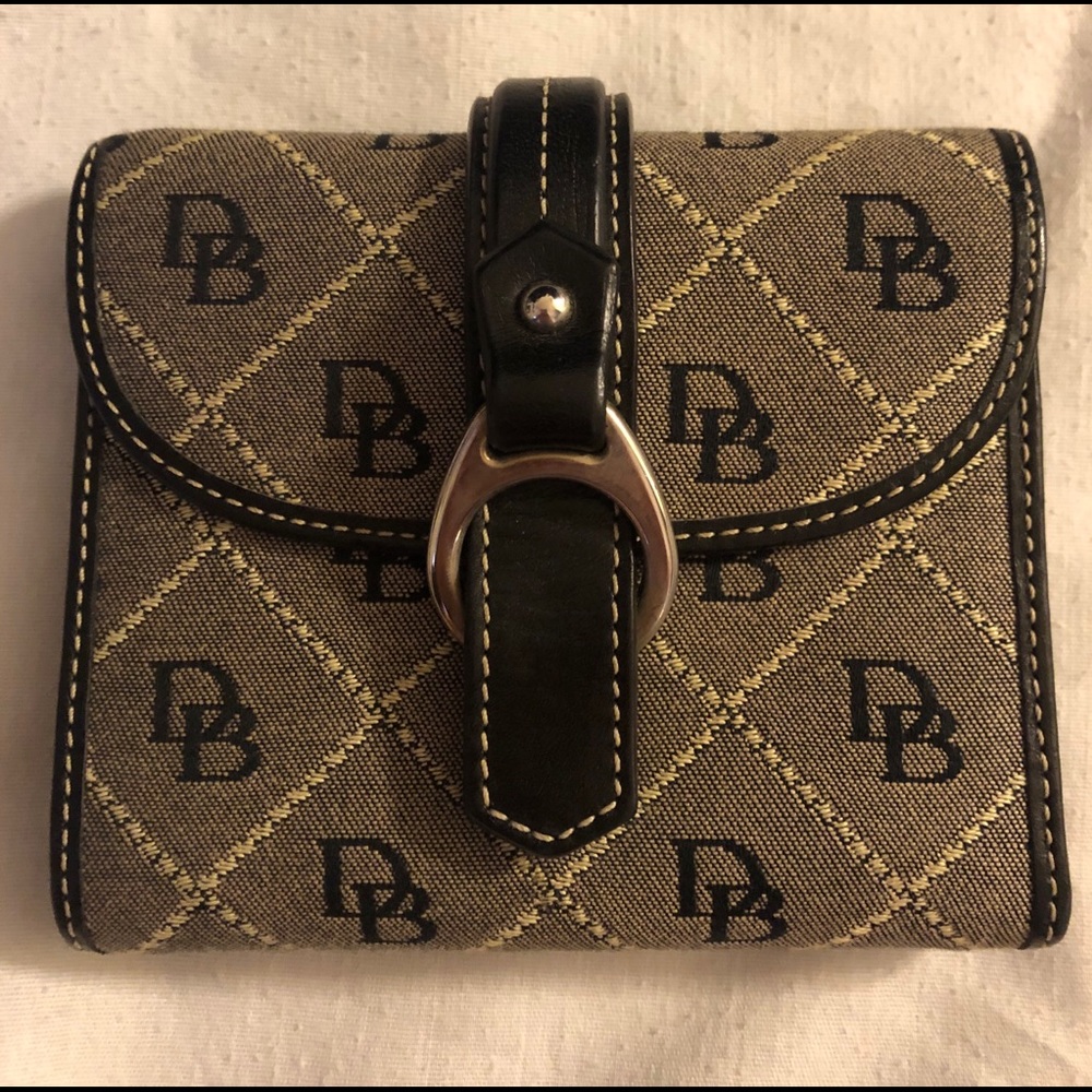 Dooney & Bourke wallet
